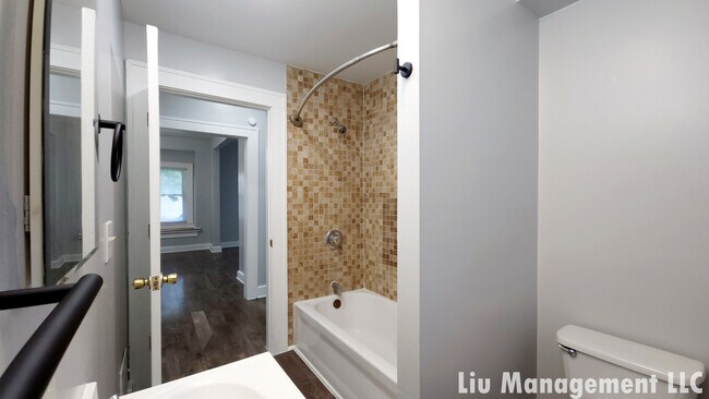 Building Photo - 1029 N Holmes Ave