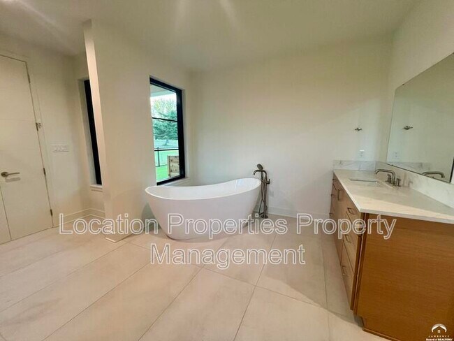 Building Photo - 1840 Quail Creek Dr