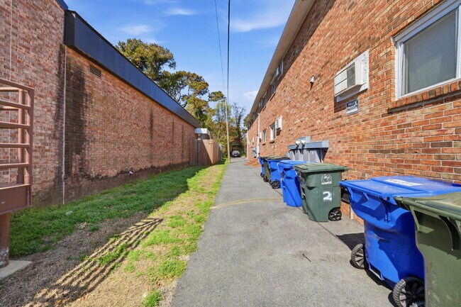 Building Photo - AMAZING 3 BED, 2 FULL BATH APARTMENT FOR RENT IN OCEAN VIEW!