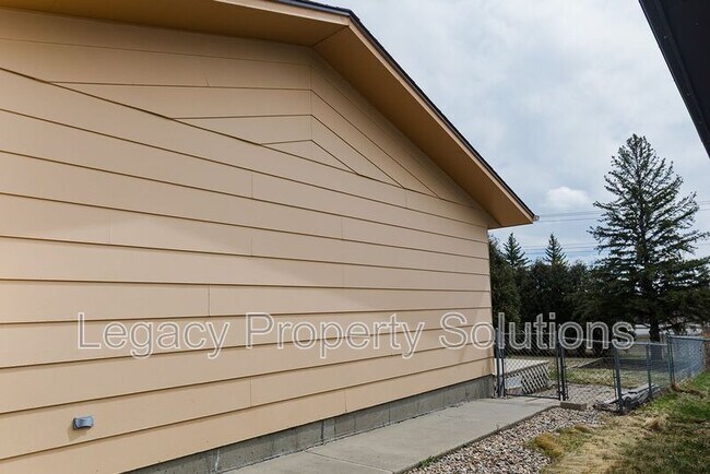 Building Photo - 601 W Interstate Ave