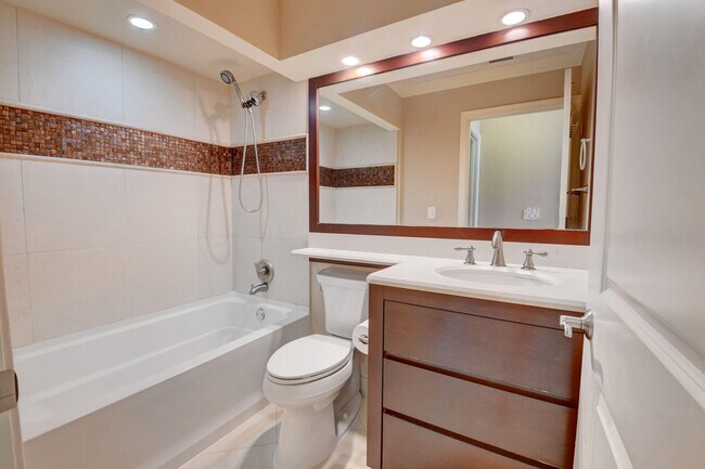 Building Photo - 23181 Fountain View Dr