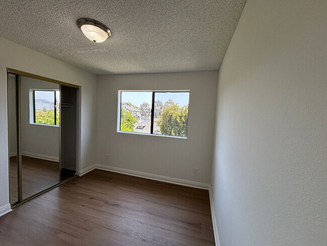 Building Photo - 627 Orange Grove Ave