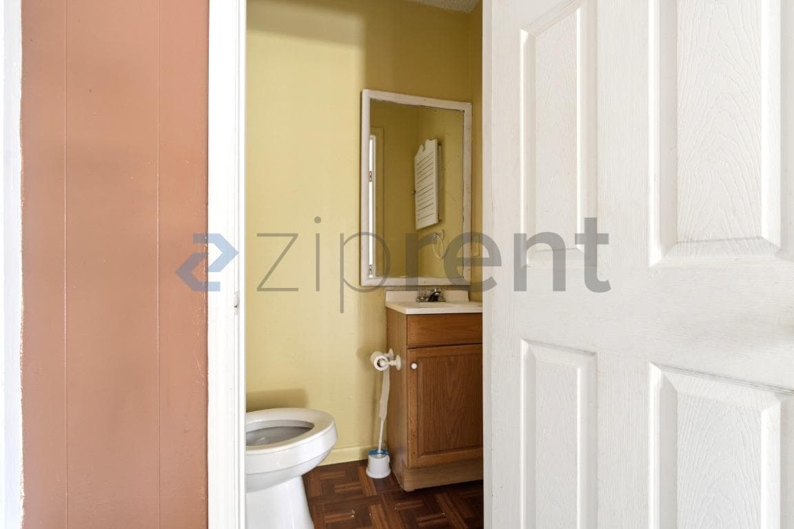 Building Photo - Unit