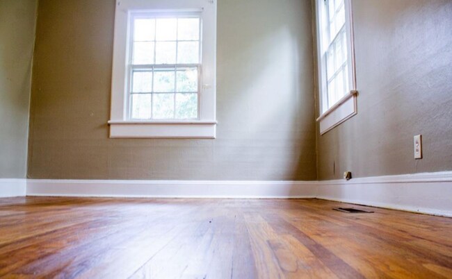 Building Photo - 3 bed 2 bath in Anniston