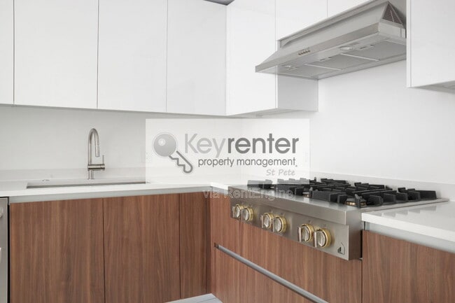 Building Photo - 400 Central Ave