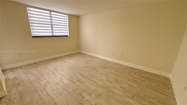 Building Photo - 801 N Venetian Dr