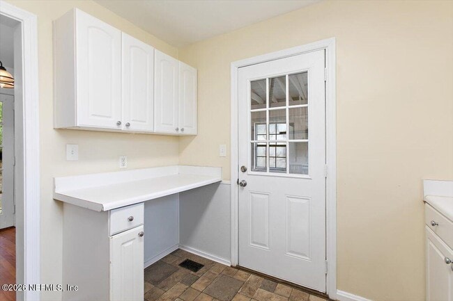 Building Photo - 3253 Corby St