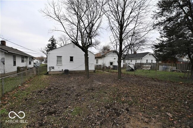 Building Photo - 1417 E Bradbury Ave