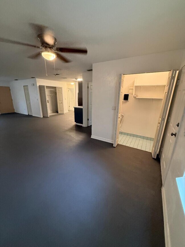 Building Photo - 1587 Sunset Ln