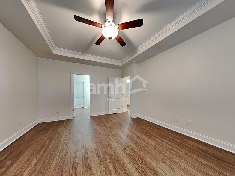 Building Photo - 16 Cherry St