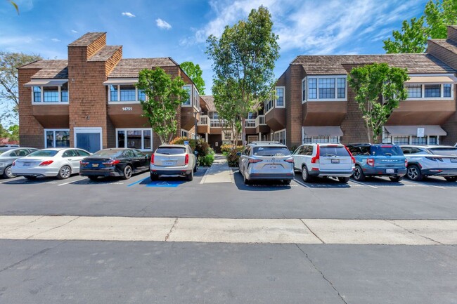 Building Photo - 14751 Plaza Dr