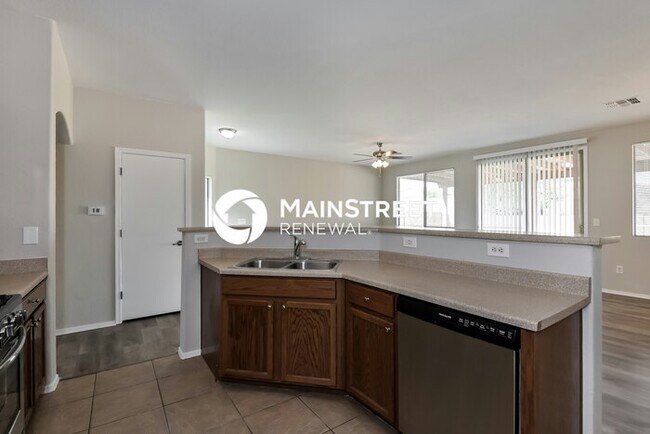 Building Photo - 3 Bedroom Pet-Friendly Home in TUCSON, AZ ...