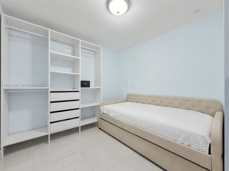 Building Photo - 2950 NE 188th St