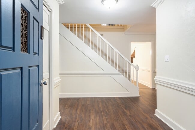 Building Photo - 712 Forrest Heights Dr SE