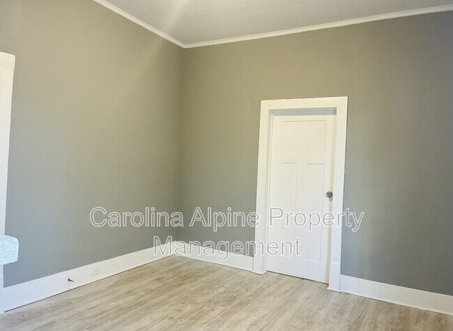 Building Photo - 910 Walnut St