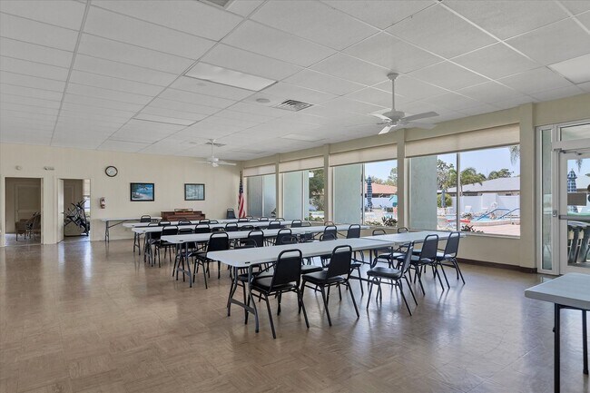 Building Photo - BENEVA & CLARK RD / VILLA