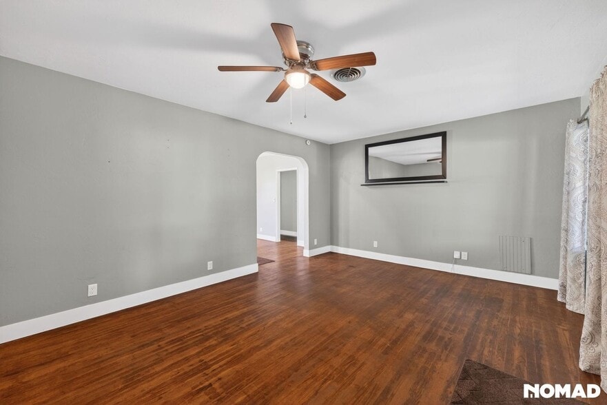 Building Photo - 601 NE 35th St