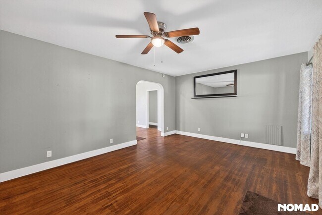 Building Photo - Charming Oakland Park 2BR House - Rent Includes Internet & Water