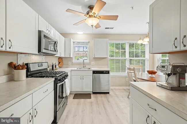 Building Photo - 300G Tall Pines Ct