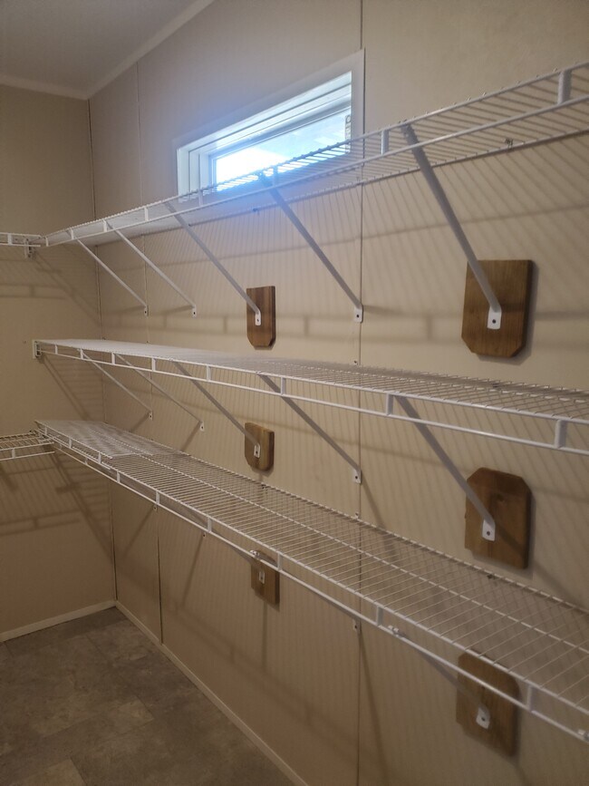 Building Photo - 1118 Meadowlark Dr
