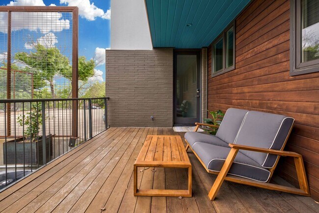Building Photo - 5613 Clarion Cove