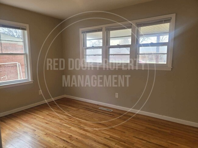 Building Photo - 1502 E Jump St