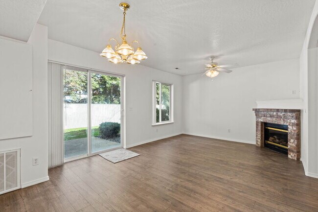 Building Photo - 4930 N Orchid Ln