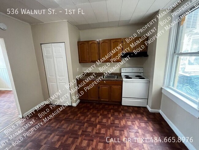 Primary Photo - 536 Walnut St