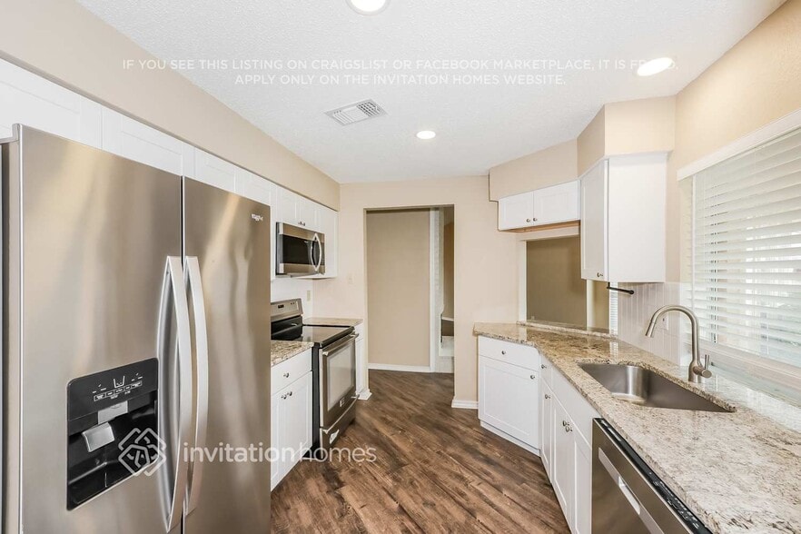 Building Photo - 8465 Willow Creek Dr