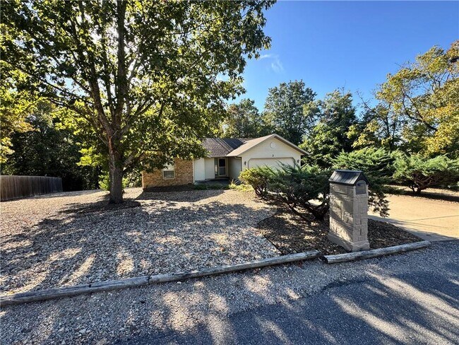 Building Photo - 2 Brittany Ln