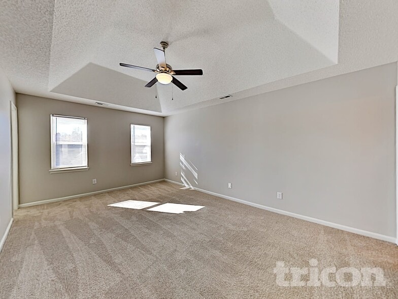 Building Photo - 8009 Vermilion Dr