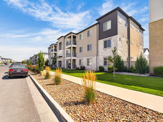 Building Photo - 1386 N 3830 W