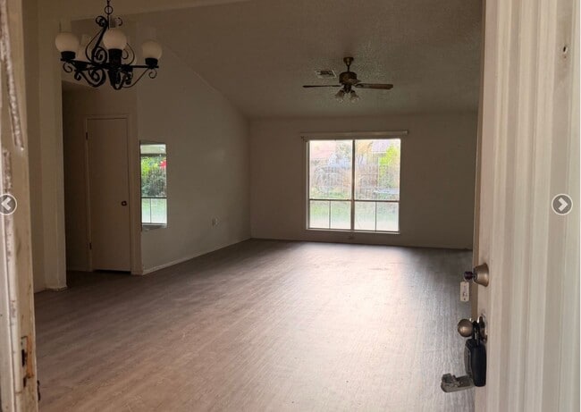 Building Photo - 12723 La Quinta St
