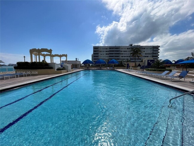 Building Photo - 7601 E Treasure Dr