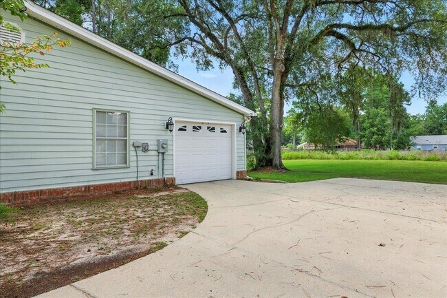 Building Photo - 4 Swift Pass