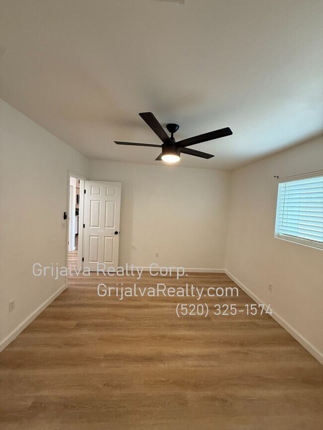 Building Photo - 2924 N Winstel Blvd