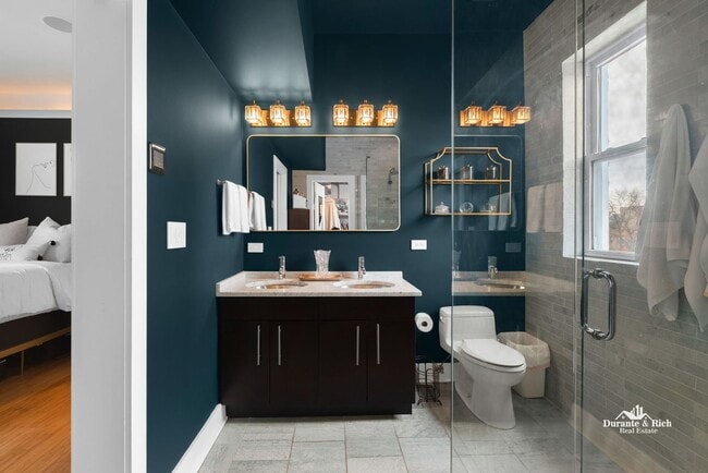 Building Photo - Stunning 2-Bedroom Condo in Prime Location