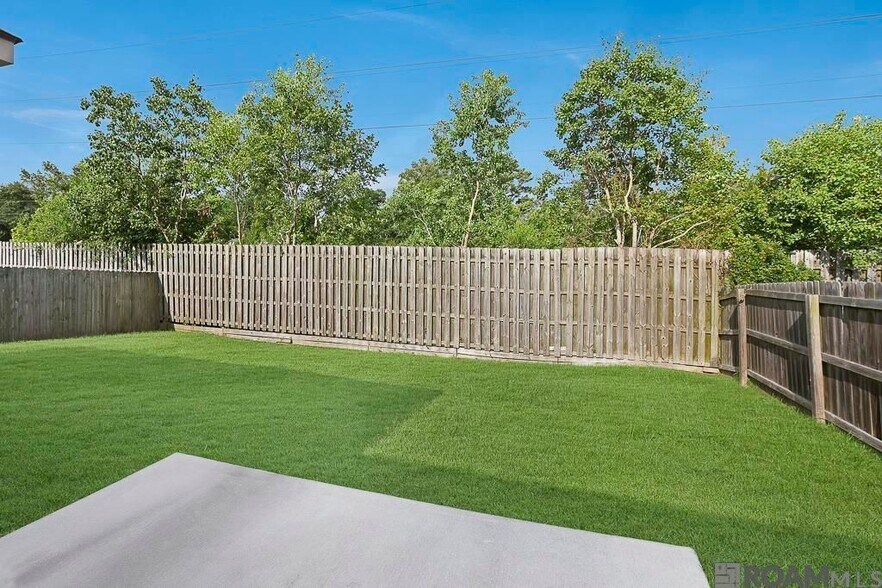 Building Photo - 18317 Sunset Park Dr