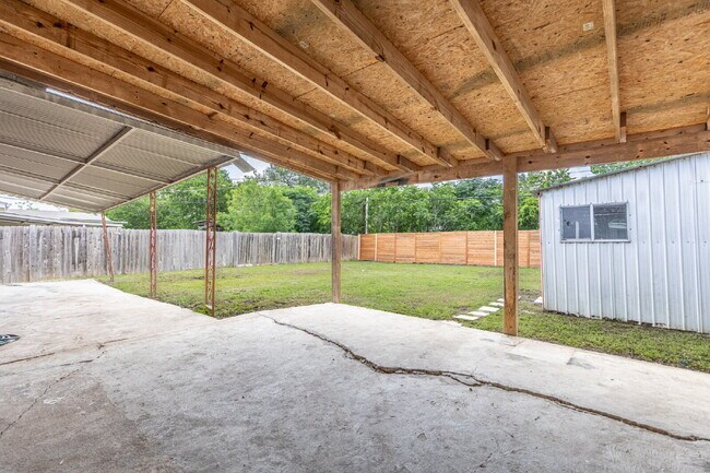 Building Photo - 422 Sandalwood Ln