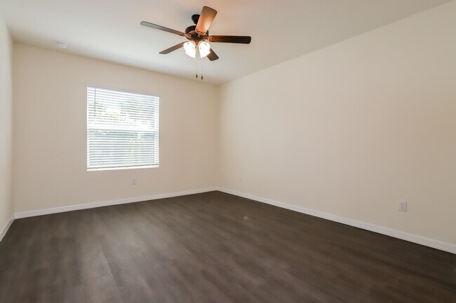 Building Photo - 11815 Mountain Retreat Ln