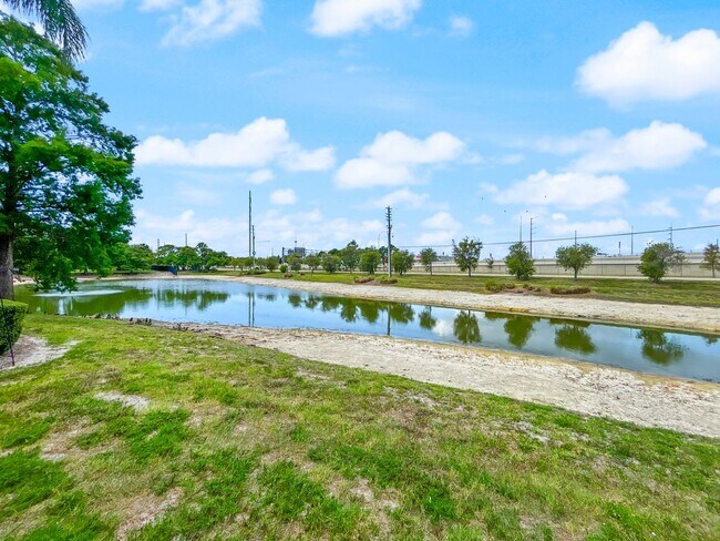 Building Photo - 1400 Gandy Blvd N