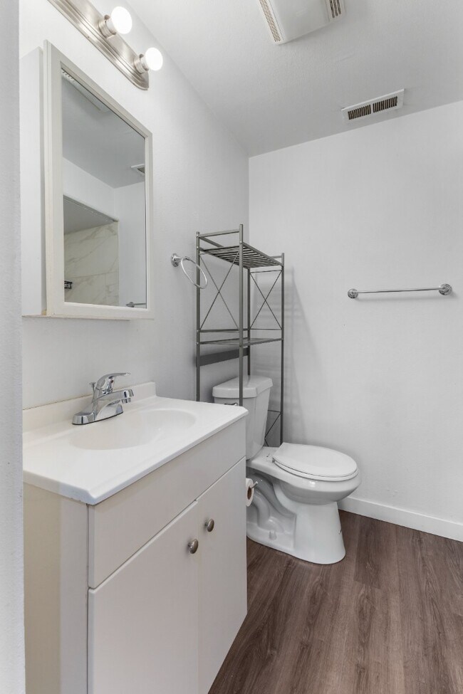 Building Photo - Modern 2-Bed Apartment in Heart of Tacoma