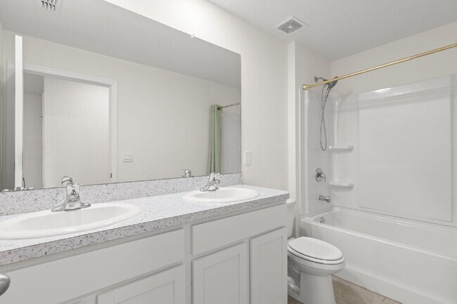 Building Photo - "Spacious 4-Bedroom Retreat with 3 Full Baths - 2260 Sq Ft of Comfort in Parrish, FL!"