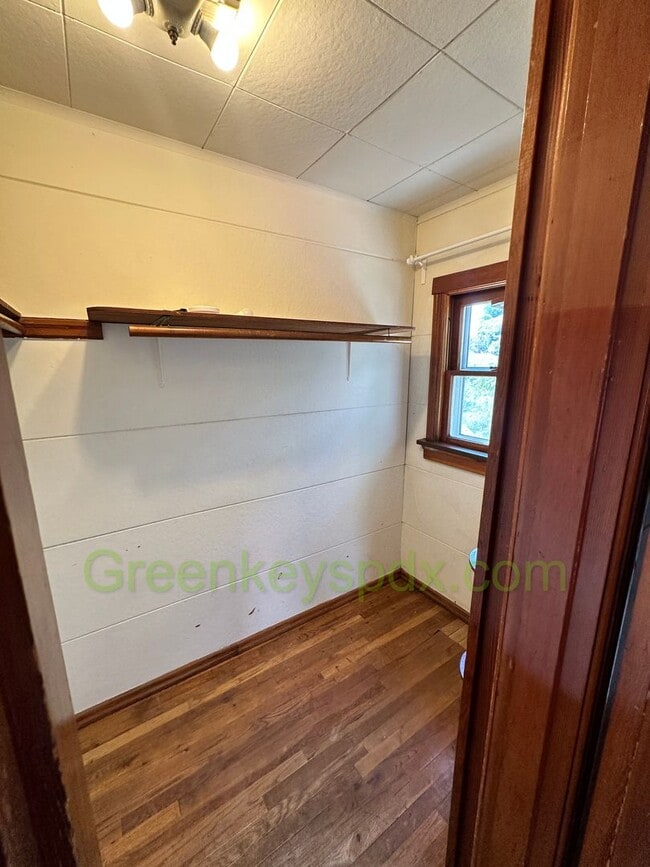 Building Photo - Gorgeous Pet-Friendly 3 Bedroom 1 Bath House