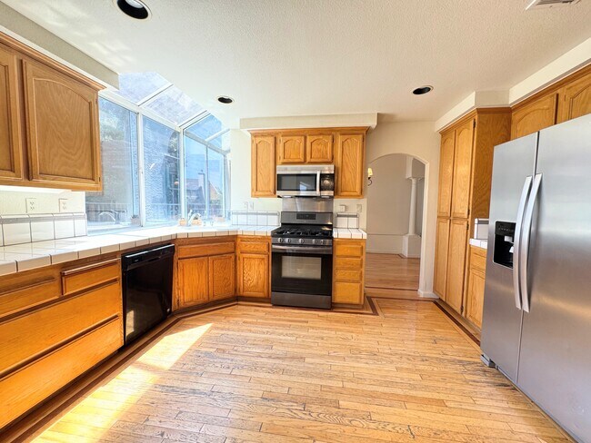 Building Photo - 5017 Toyon Way