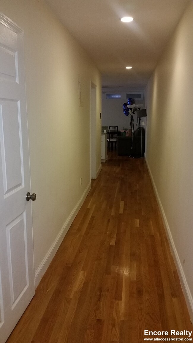 Building Photo - 56 Egmont St