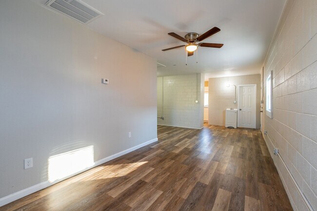 Building Photo - N Lewis Pl Triplex