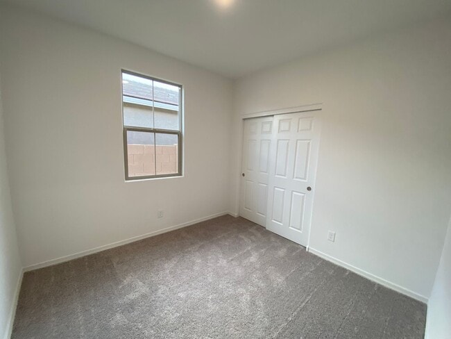 Building Photo - Charming Madera Rental: 3-Bed, 2-Bath Gem in Queen Creek's Heart, Complete with Upgraded Kitchen ...