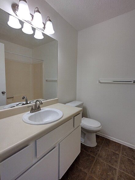 Building Photo - 1620 W Braker Ln