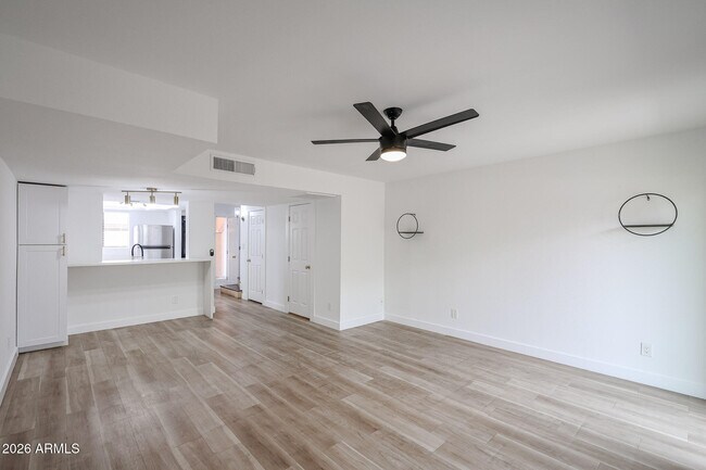 Building Photo - 812 W 14th St